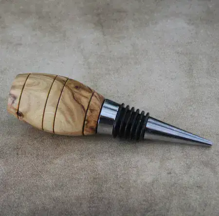 פקק מעוצב מעץ זית לבקבוקי יין ושמן