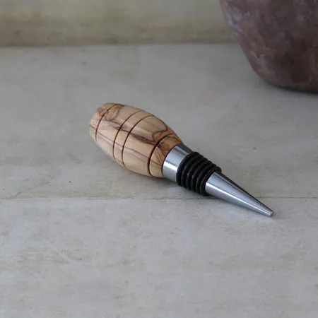 פקק מעוצב מעץ זית לבקבוקי יין ושמן