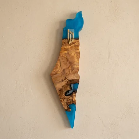בית מזוזה ארץ ישראל מעץ זית ואפוקסי כחול – הדבקה חזקה ללא קידוח, לקלף עד 17 ס״מ