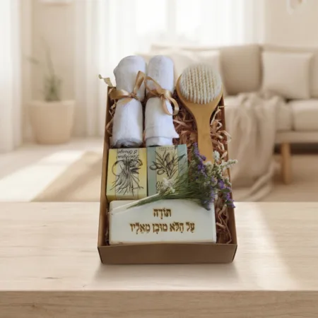 מארז תודה מפנק עם וייזבלוק פרחוני, סבונים טבעיים ומברשת רחצה