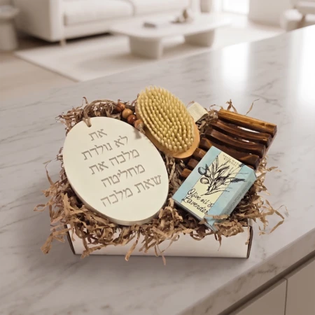 מארז תליון בטון פולימרי את לא נולדת מלכה את מחליטה שאת מלכה