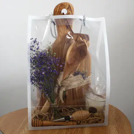 סט מטבח יוקרתי מעץ זית ארץ-ישראלי: אוסף ייחודי של 7 פריטי אירוח. מארז מושלם לבית חם ומזמין